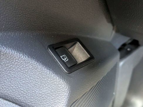 Certified 2023 Volkswagen Taos S FWD image 32