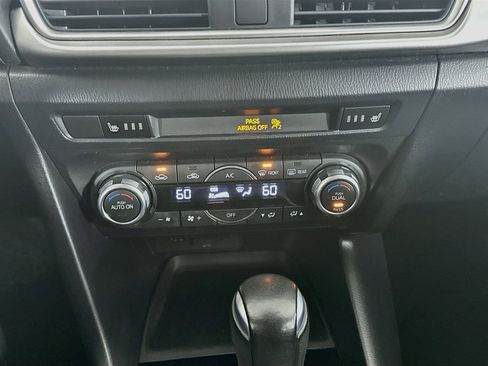 Used 2017 MAZDA MAZDA3 Touring FWD image 22
