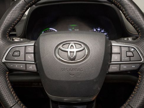 Used 2022 Toyota Sienna XLE Woodland Edition image 21