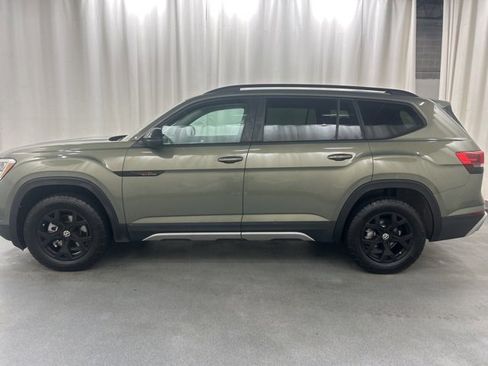 Used 2025 Volkswagen Atlas Peak Edition SE image 3