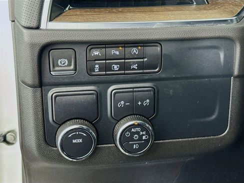 Used 2025 Chevrolet Tahoe High Country RWD image 11