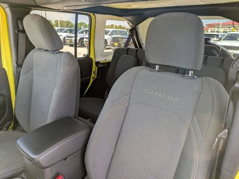 Used 2024 Jeep Wrangler Sahara AWD/4WD image 9