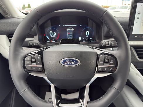 New 2026 Ford Explorer Platinum w/ LUX Leather Package image 15