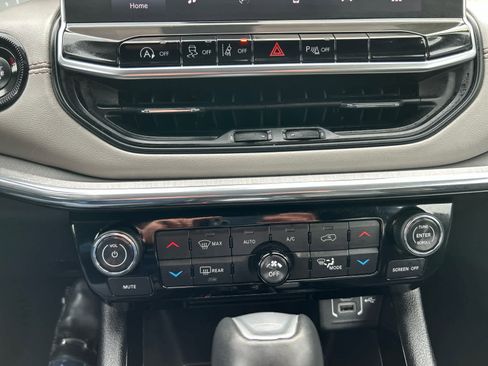 Used 2024 Jeep Compass Limited w/ Sun and Sound Group image 27