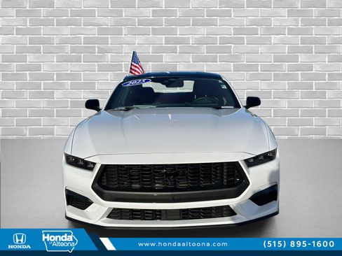 Used 2025 Ford Mustang Coupe image 1