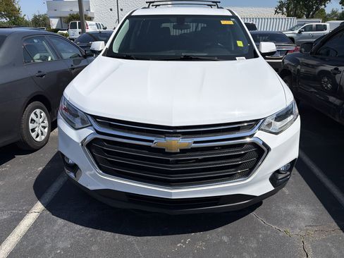 Used 2019 Chevrolet Traverse LT FWD image 3