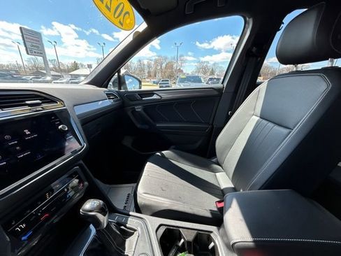 Used 2022 Volkswagen Tiguan SE R-Line image 47