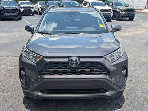 Used 2019 Toyota RAV4 XLE w/ Convenience Package FWD image 2