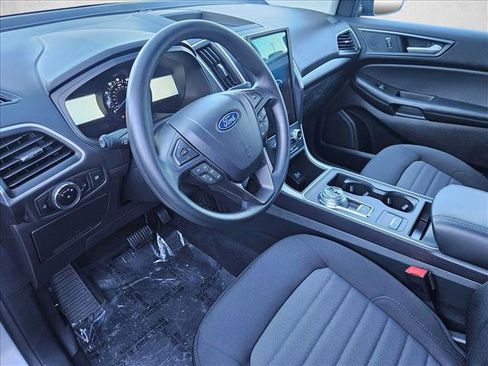 New 2024 Ford Edge SE image 3