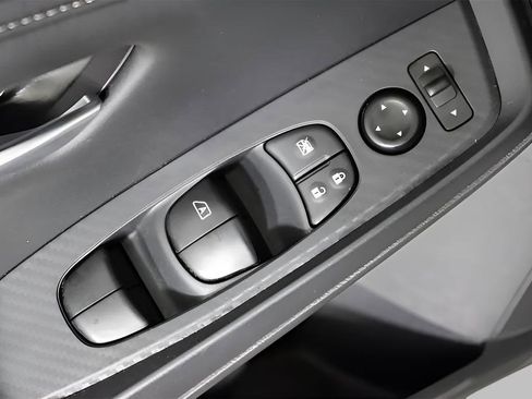 Used 2025 Nissan Sentra SV FWD image 33