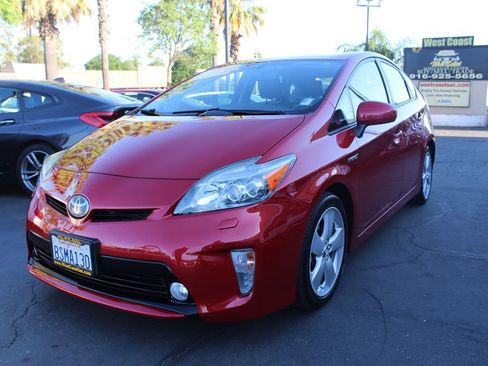 Used 2015 Toyota Prius Five w/ Advanced Technology Package image 4