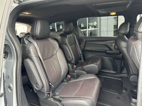 Used 2025 Toyota Sienna XSE w/ XSE Premium Package FWD image 15