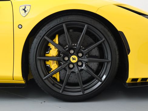 Certified 2022 Ferrari F8 Tributo RWD image 33