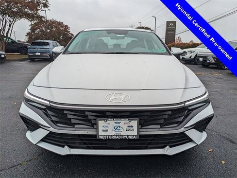 Certified 2025 Hyundai Elantra SEL image 9