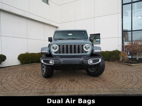 Used 2024 Jeep Wrangler Sahara image 20