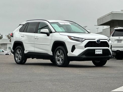 Used 2024 Toyota RAV4 LE AWD/4WD image 8