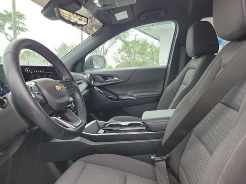 Used 2025 Chevrolet Equinox LT w/ Safety and Technology Package image 11