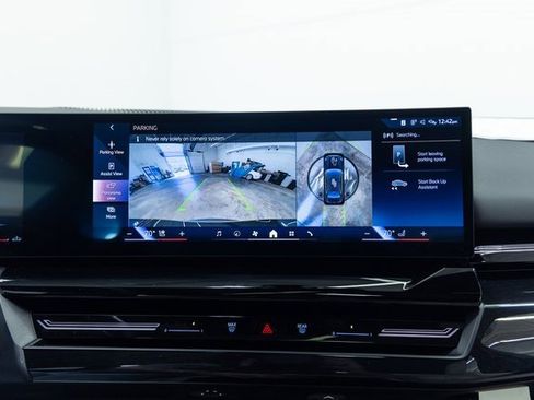 Certified 2025 BMW 530i xDrive w/ Premium Package image 17