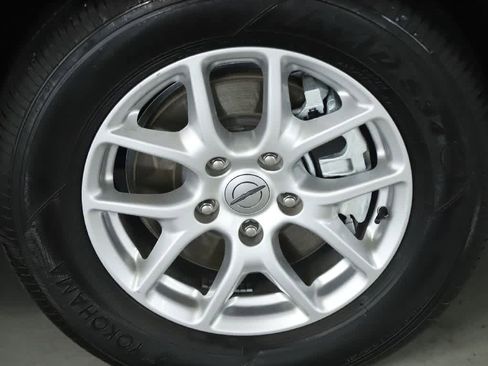 Used 2023 Chrysler Pacifica Touring-L image 10