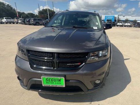 Used 2019 Dodge Journey SE w/ Premium Group FWD image 3