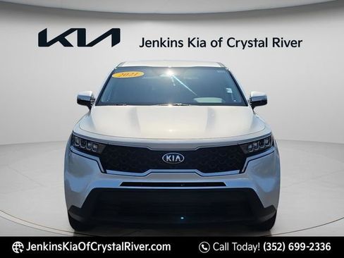 Used 2021 Kia Sorento LX FWD image 2
