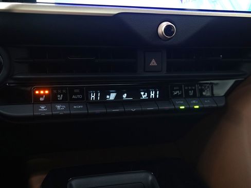 Used 2026 Toyota Crown Limited w/ Advanced Technology Package image 21