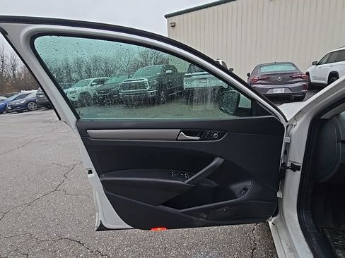 Used 2014 Volkswagen Passat TDI SE FWD image 20