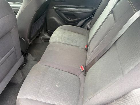 Used 2020 Chevrolet Trax LS FWD image 11