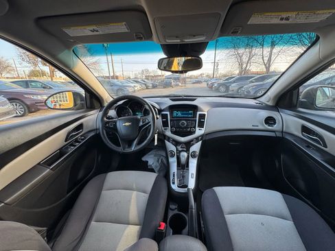 Used 2014 Chevrolet Cruze LS FWD image 10