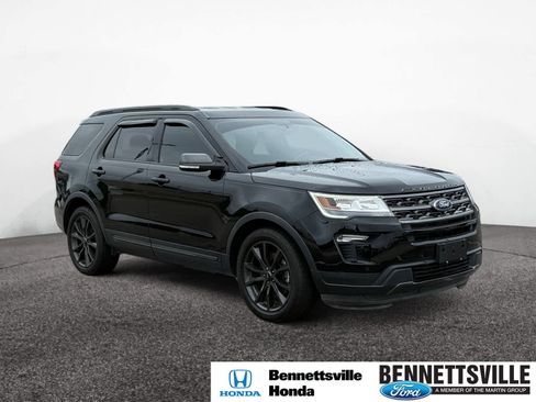 Used 2018 Ford Explorer XLT w/ Equipment Group 202A image 7