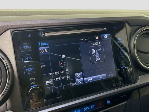 Used 2018 Toyota Tacoma SR5 AWD/4WD image 15