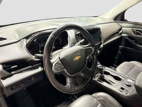 Used 2020 Chevrolet Traverse LT w/ LT Premium Package image 9