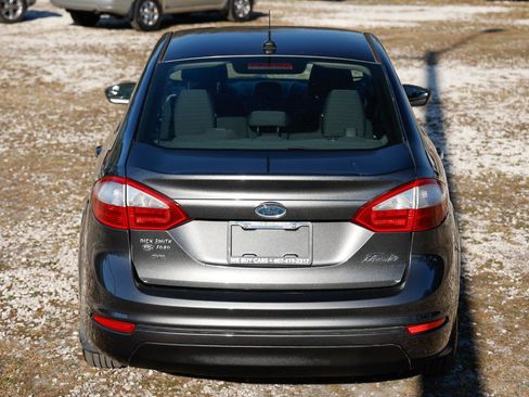 Used 2015 Ford Fiesta SE image 9