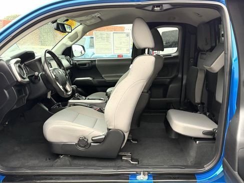 Used 2017 Toyota Tacoma SR5 image 29