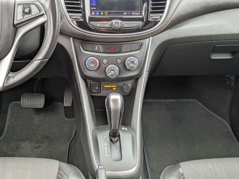 Used 2022 Chevrolet Trax LT w/ Sport Edition image 18