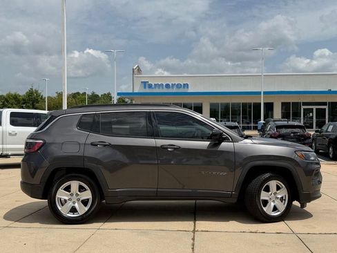 Used 2022 Jeep Compass Latitude FWD image 5