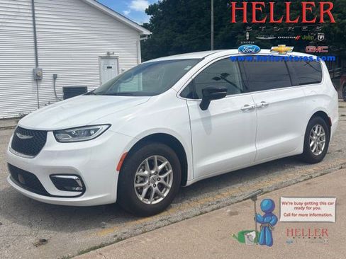 Used 2024 Chrysler Pacifica Touring-L FWD image 1