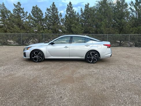 Used 2024 Nissan Altima 2.5 SR FWD image 3
