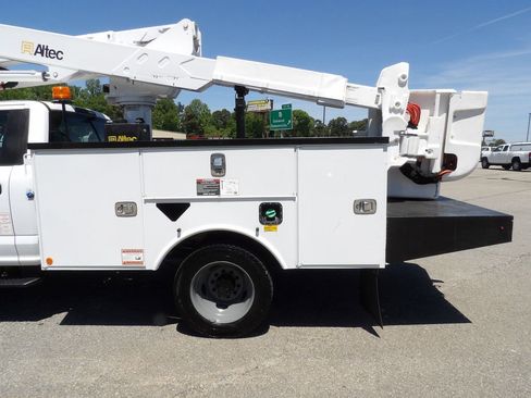 Used 2019 Ford F550 2WD Regular Cab Super Duty image 50
