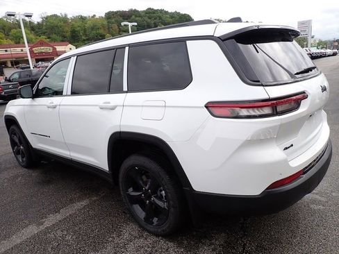 New 2025 Jeep Grand Cherokee L Altitude image 3