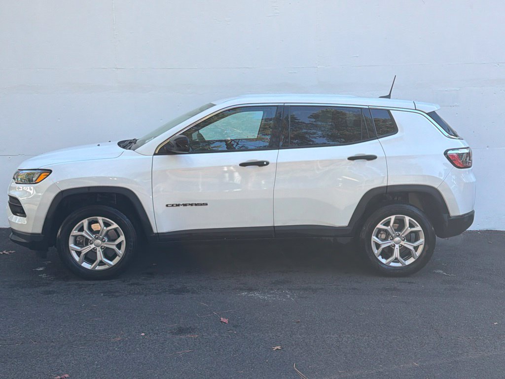 Used 2024 Jeep Compass Sport AWD/4WD image 2