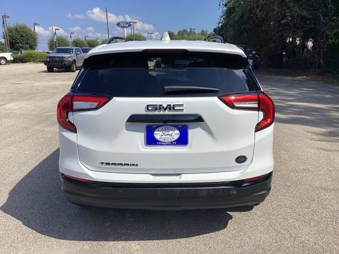 Used 2024 GMC Terrain SLE w/ Driver Convenience Package FWD image 10