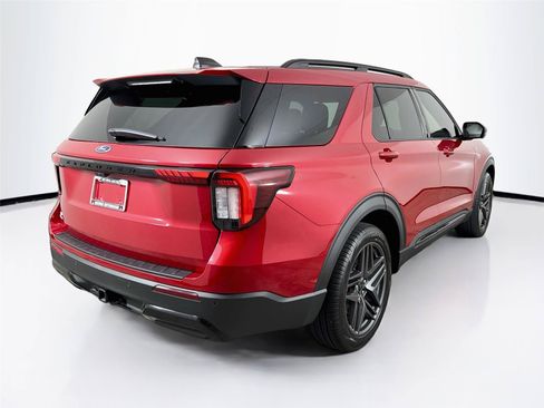 Used 2025 Ford Explorer ST-Line w/ Premium Package RWD image 5