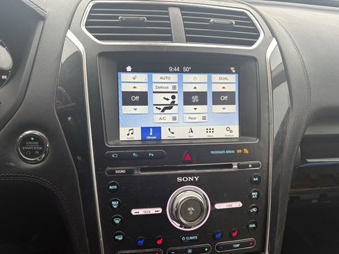 Used 2017 Ford Explorer Platinum image 12