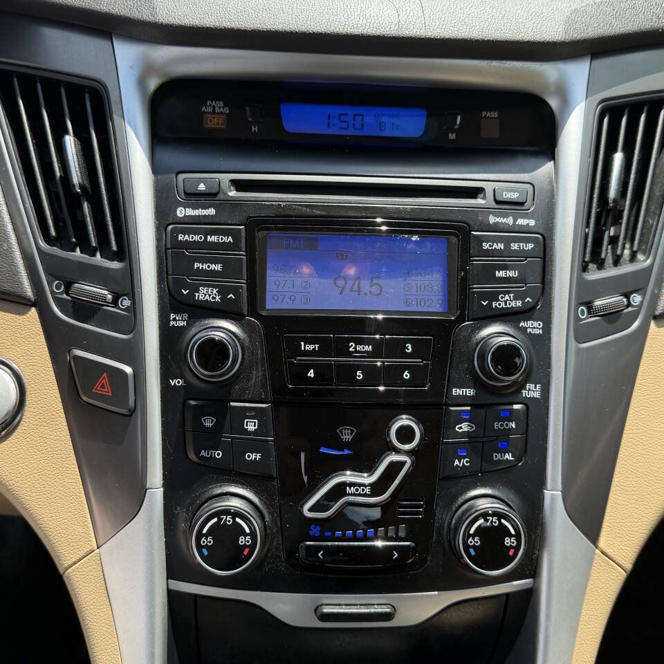 Used 2012 Hyundai Sonata Hybrid w/ Leather Pkg FWD image 12