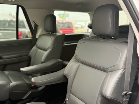 Used 2025 Ford Expedition Active image 10