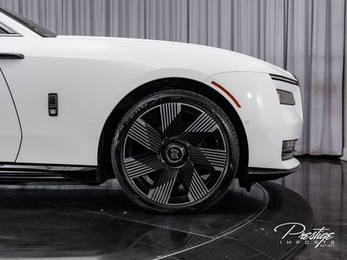 Used 2024 Rolls-Royce Spectre w/ Spectre Launch Package image 19