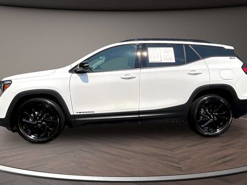 Used 2023 GMC Terrain SLT w/ Elevation Edition FWD image 8