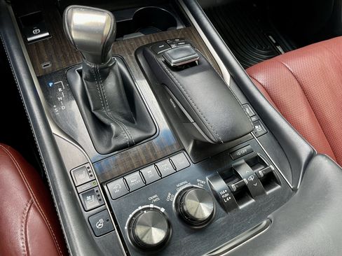 Used 2019 Lexus LX 570 4WD w/ Luxury Package image 20