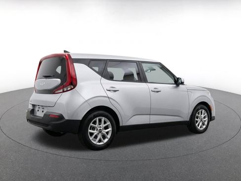 Used 2025 Kia Soul LX w/ LX Technology Package FWD image 11